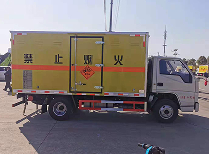 天河爆破器材运输车技术升级与安全合规新趋势